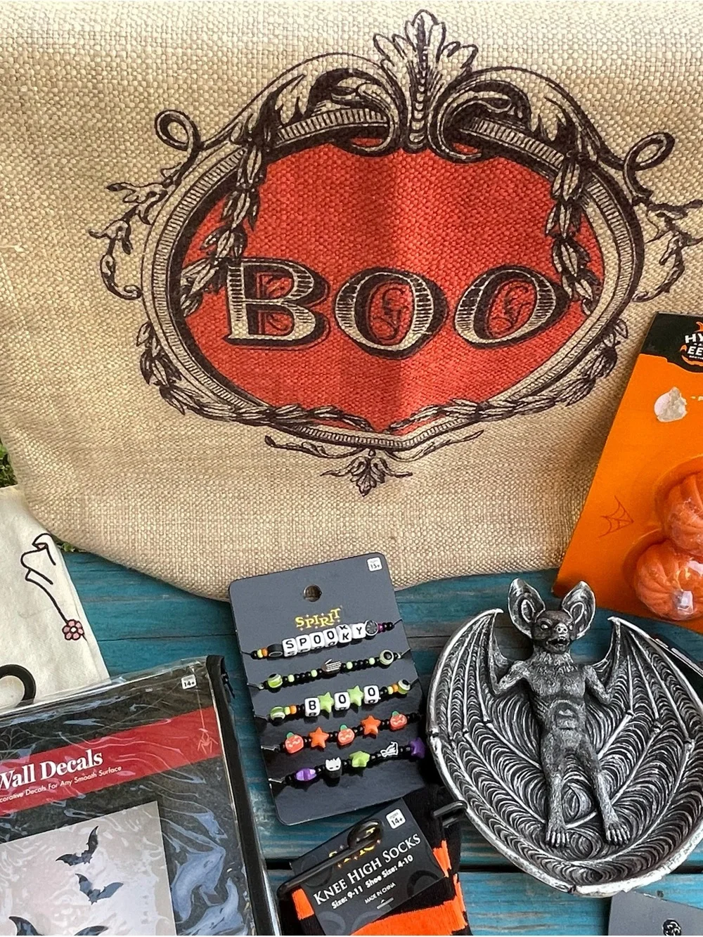 Random Halloween Lot - Picture 3 of 4